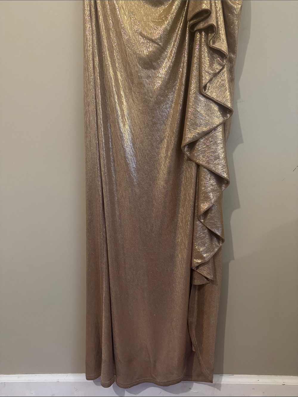 NWOT- Tadashi Shoji Foil Ruffle One-Shoulder Gown, Gold Dust, size Medium - Picture 8 of 12